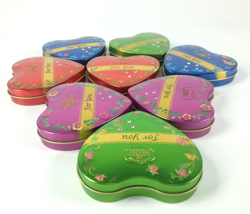 heart shaped tin cases with diamonds